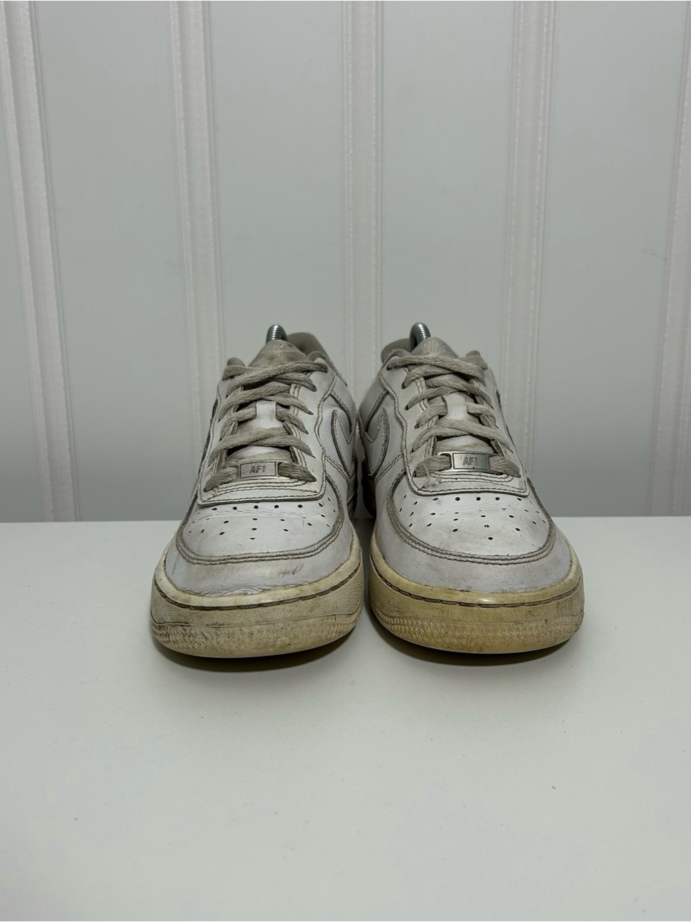 Nike Air Force 1 White Leather Low-Top Sneakers - Picture 2 of 8